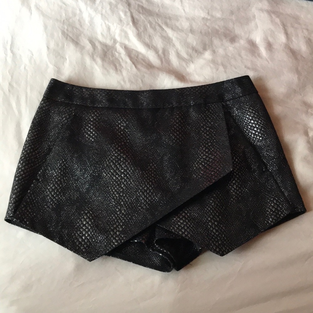 Express Women’s Snakeprint Skort